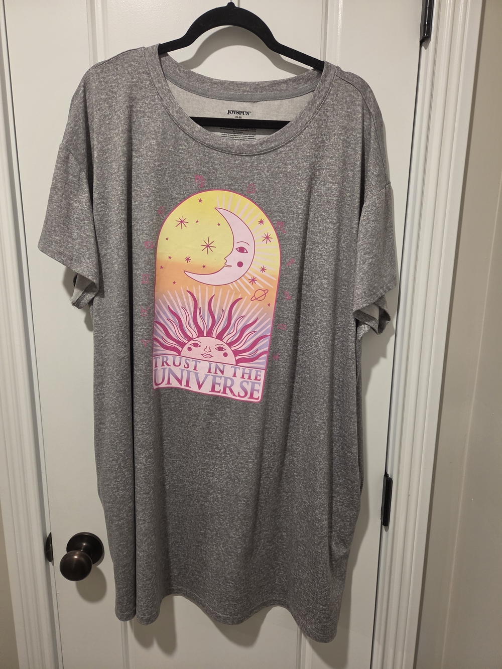 JoySpun Women's Gray Graphic Sleep Nightgown - Trust in the Universe 2x/3x